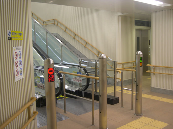 エスカレータを2回登ると・・・